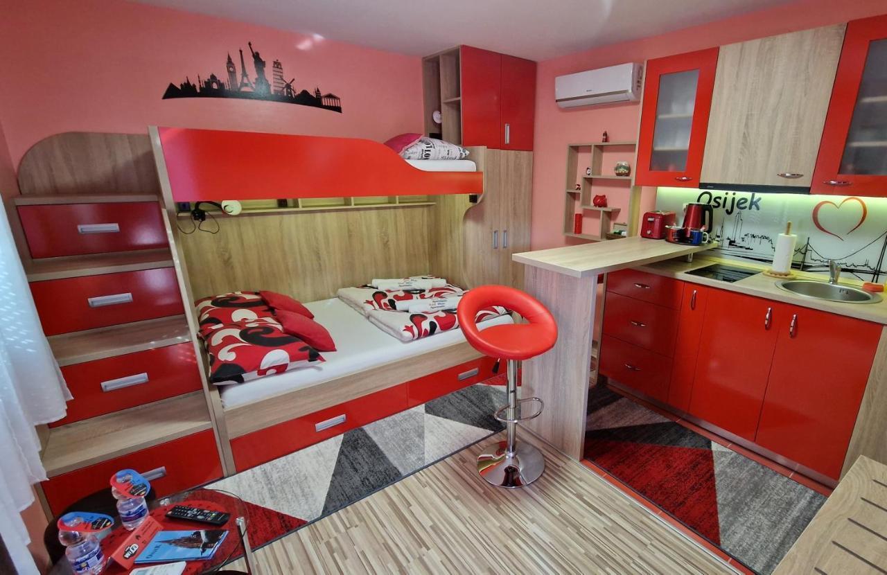 Design Apartments Red Blue Osijek Buitenkant foto